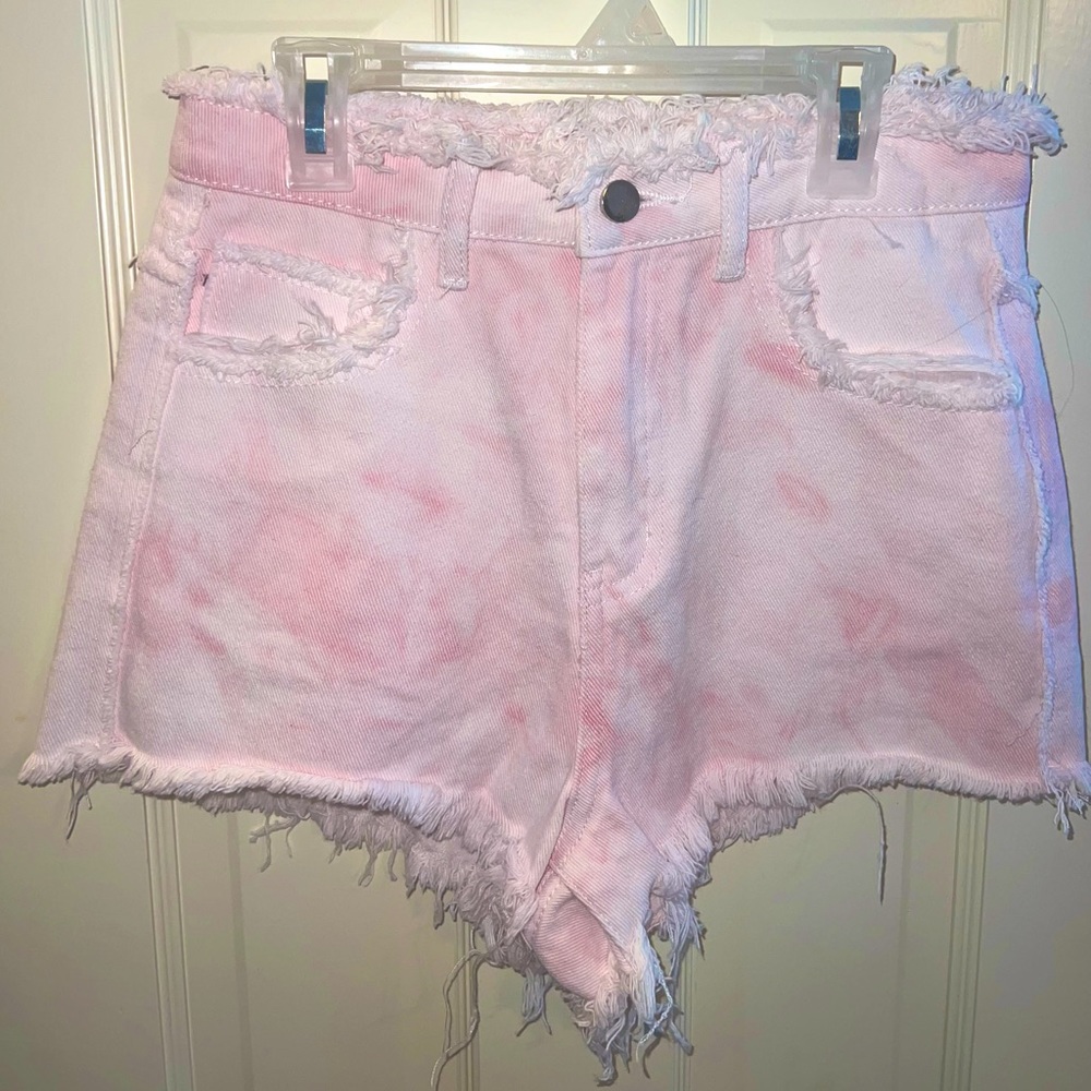 Brand new high waisted pink jean shorts. Size 2 (XS) could fit a 4